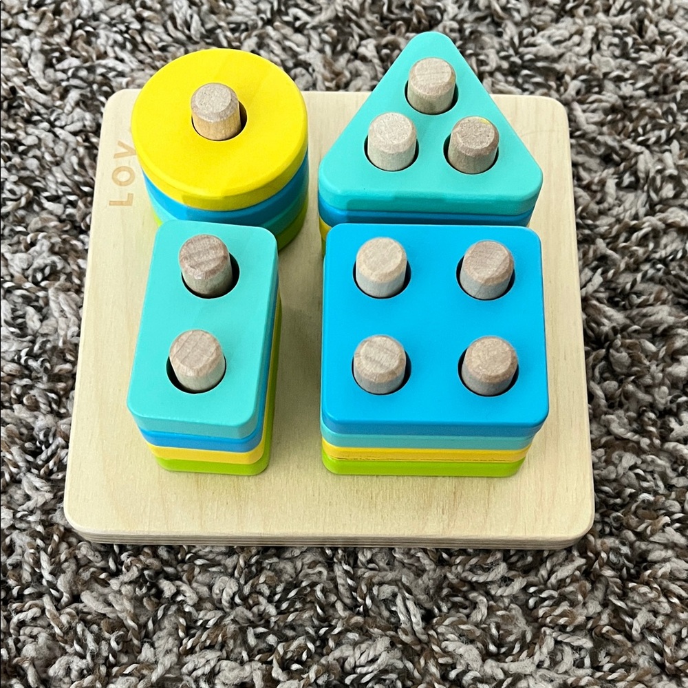LOVEVERY Sort and Stack Peg Puzzle from Enthusiast Playkit Months 28-30